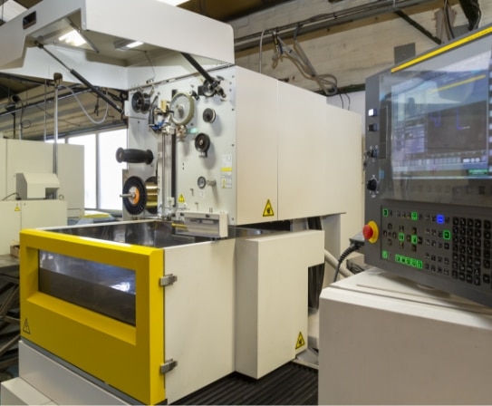 machine d'électroérosion fil pour usinage des moules