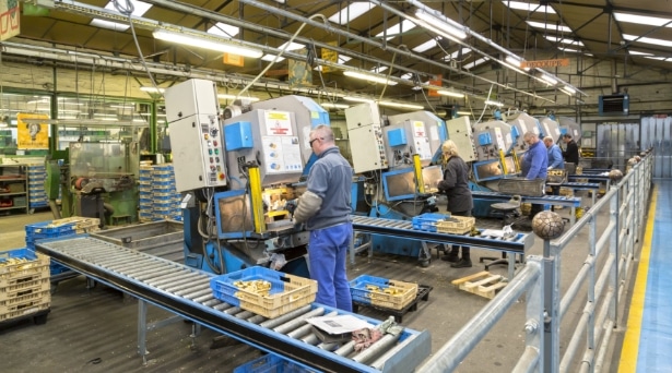 Pan large sur atelier de découpe de la fonderie Davergne
